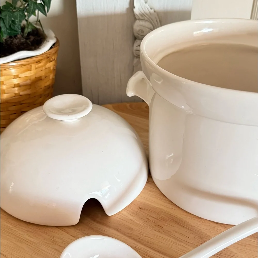Vintage Ironstone Covered Soup Tureen, 1 gallon, with Ladle, Ivory - Picture 9 of 13